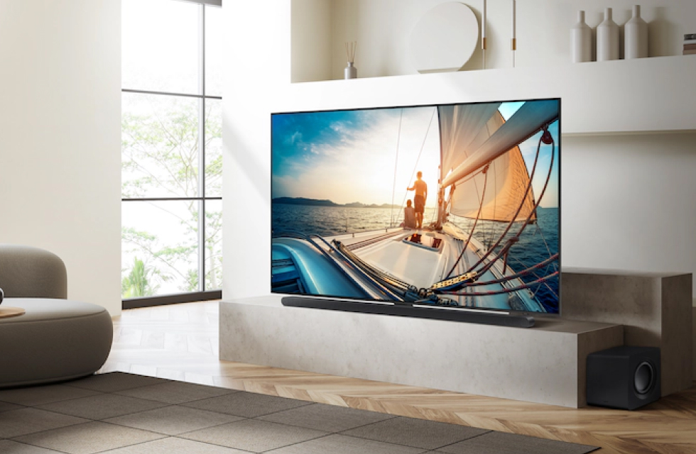 Transform Your Living Room with a Stunning Large-Screen Smart TV Experience